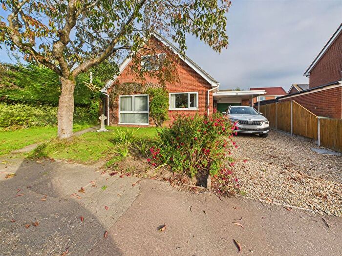 3 Bedroom Chalet For Sale In Wathen Way, Marsham, Norwich, NR10