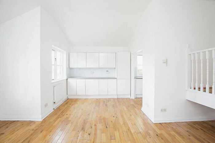 3 Bedroom Flat To Rent In Grange Park Road, London, E10