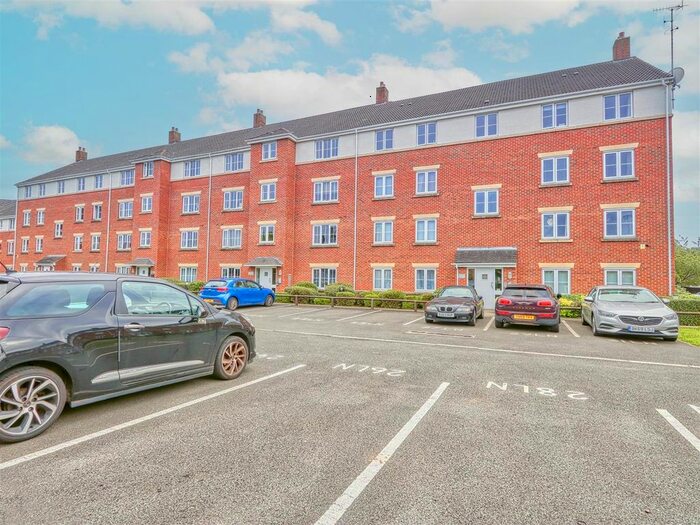 2 Bedroom Flat To Rent In Linacre House, Archdale Close, Chesterfield, Derbyshire, S40
