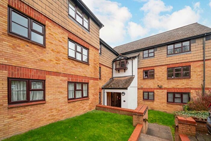 1 Bedroom Flat To Rent In Pages Hill, London, N10