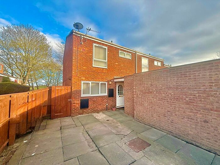 3 Bedroom End Terrace House For Sale In Craigmillar Close, Newcastle Upon Tyne, NE5