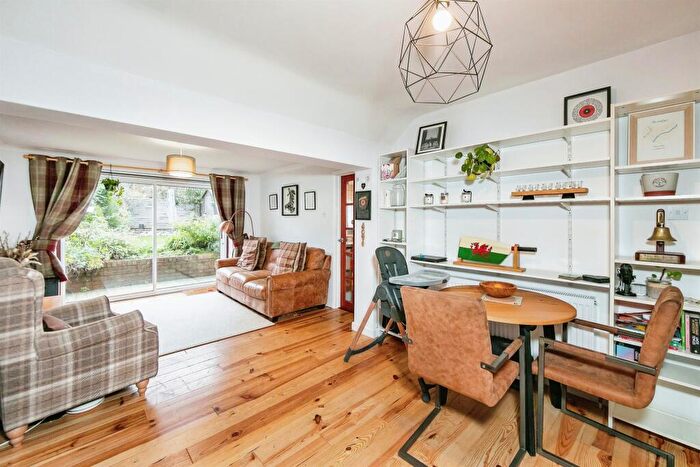 2 Bedroom Semi-Detached House For Sale In Oatlands Road, Shinfield, Reading, RG2