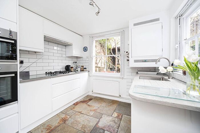 4 Bedroom Property For Sale In Malvern Road, Hackney, London, E8
