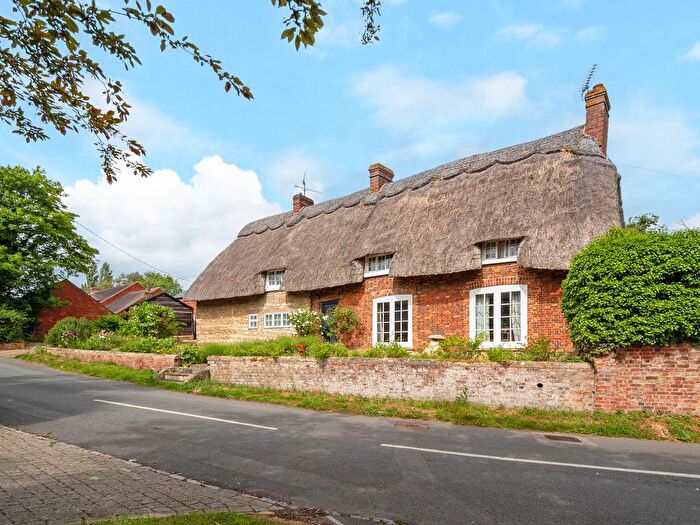 4 Bedroom Cottage For Sale In Old End Padbury Buckingham, Buckinghamshire, MK18