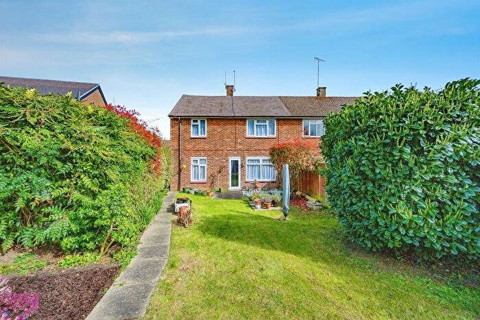 3 Bedroom Semi-Detached House For Sale In Masons Road, Hemel Hempstead, HP2