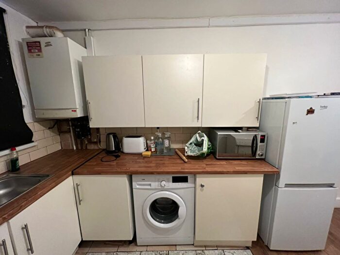 3 Bedroom Flat To Rent In St. Mary Road, London, E17