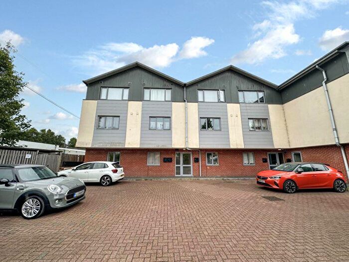 3 Bedroom Town House To Rent In London Road, High Wycombe, HP11