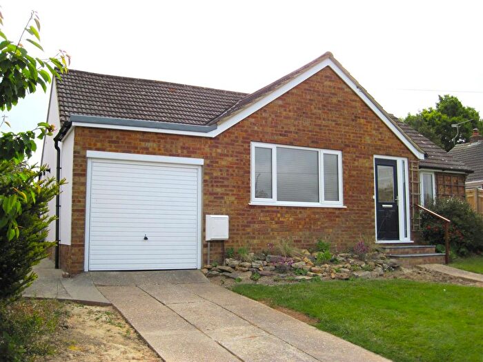 2 Bedroom Bungalow To Rent In Wayside Avenue, TN30