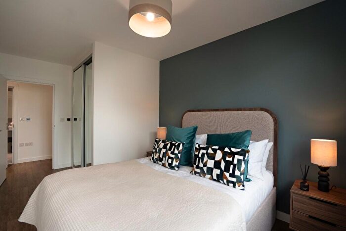 3 Bedroom Flat To Rent In Flat, Vanguard Way London, E17