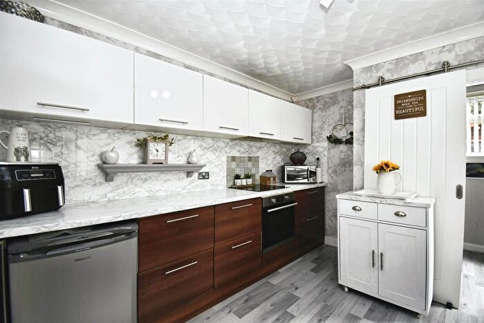 3 Bedroom End Of Terrace House For Sale In Summergangs Road, Hull, HU8