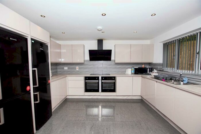 6 Bedroom House To Rent In Heeley Road, Birmingham, B29