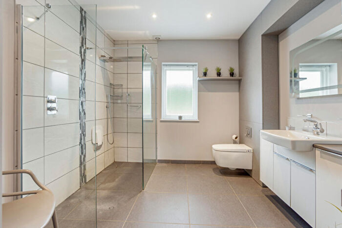 4 Bedroom Detached House For Sale In Blunsdon, Wiltshire, SN26