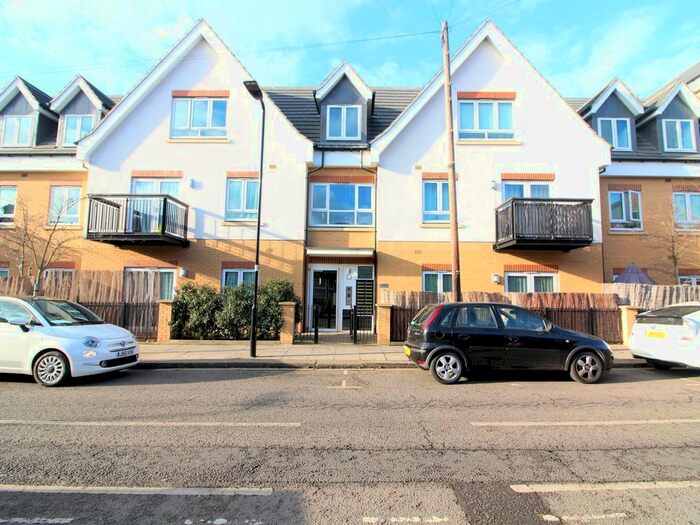 1 Bedroom Flat To Rent In Featherstone Court, Dudley Road, Southall, Greater London, UB2