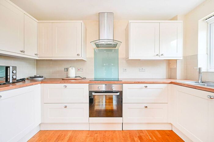 2 Bedroom Flat To Rent In Pelham Place, Ealing, London, W13