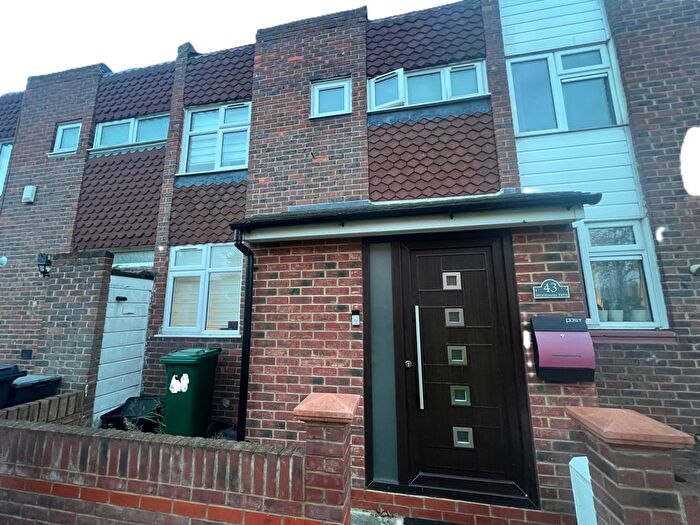 3 Bedroom Terraced House To Rent In Woodman Path, Ilford, Essex, IG6