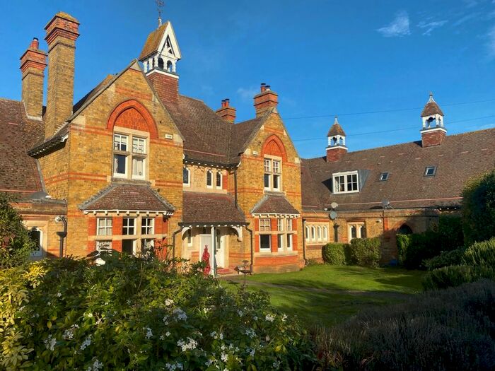 1 Bedroom Mews To Rent In Old School Mews, Staines TW18