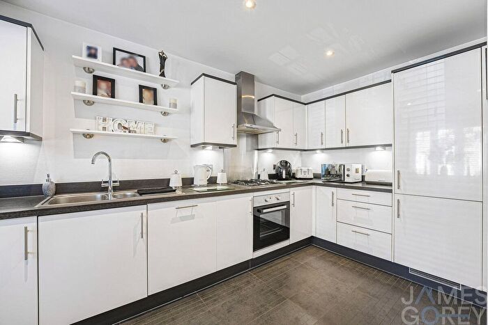 4 Bedroom Semi-Detached House For Sale In Elham Crescent, Dartford, DA2