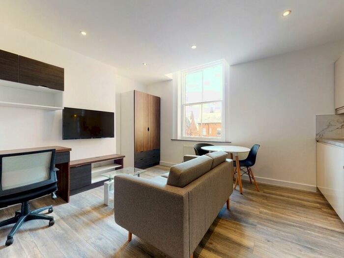 Apartment To Rent In Apt, Hyde Terrace #, LS2