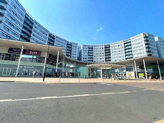 2 Bedroom Flat For Sale In Prince Regents Road, Hounslow, Greater London, TW3