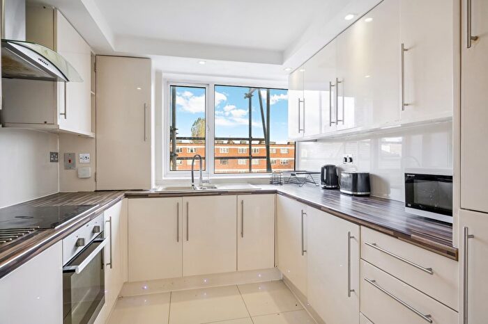 3 Bedroom Flat To Rent In Lordship Lane, London, N22