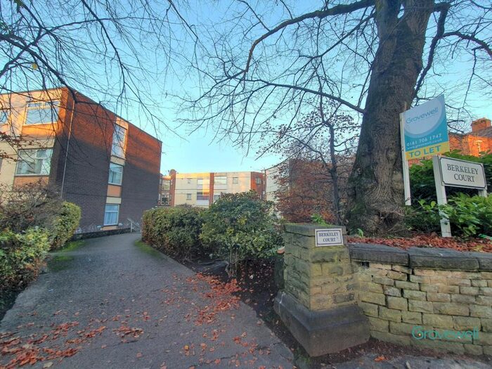 2 Bedroom Flat To Rent In Berkeley Court, Bury Old Road, Salford, M7