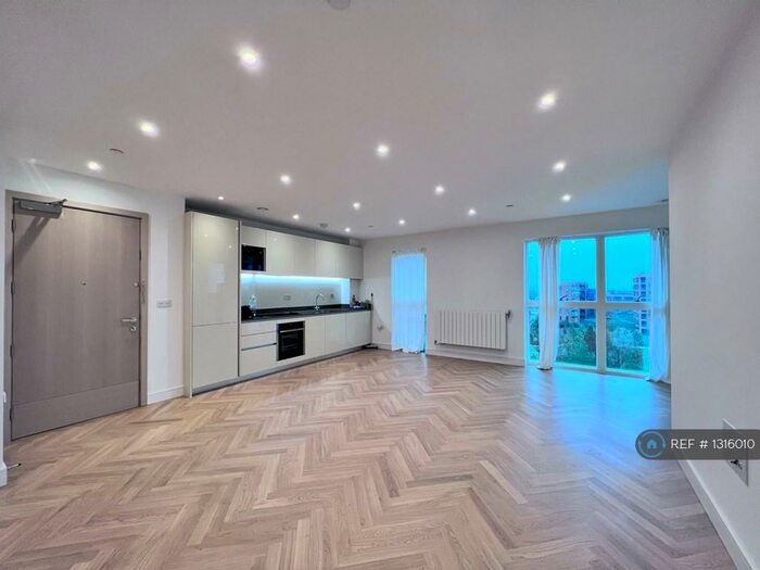 2 Bedroom Flat To Rent In Birch House, London, SE3