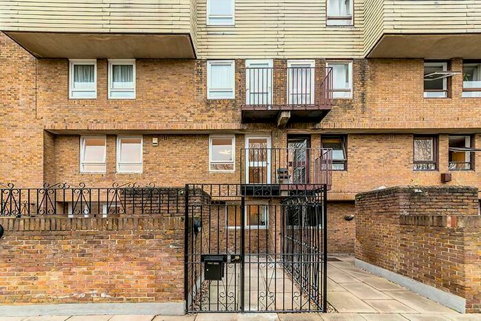 3 Bedroom Flat To Rent In St. Anthony's Close, St Katharine's Dock, Wapping, Tobacco Dock, Tower Hill, Aldgate, London, E1W