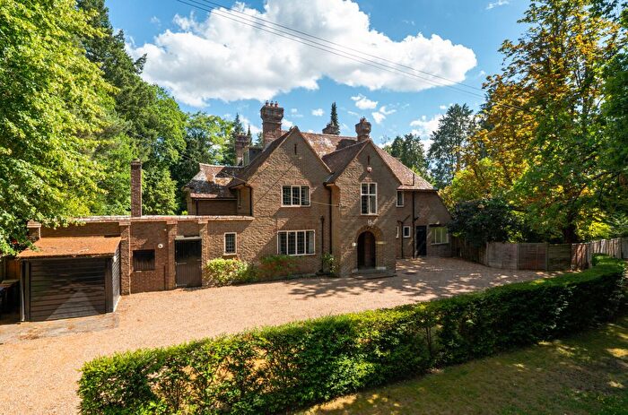 5 Bedroom Detached House For Sale In Worplesdon, Guildford, Surrey, GU3