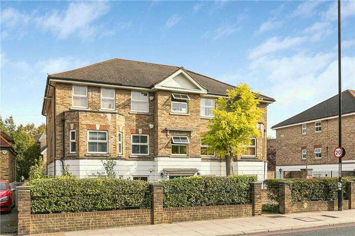 2 Bedroom Flat To Rent In Upper Richmond Road, Putney, SW15