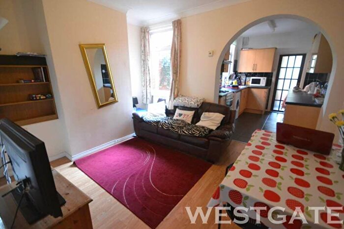 3 Bedroom Terraced House To Rent In Pitcroft Avenue, Reading, RG6