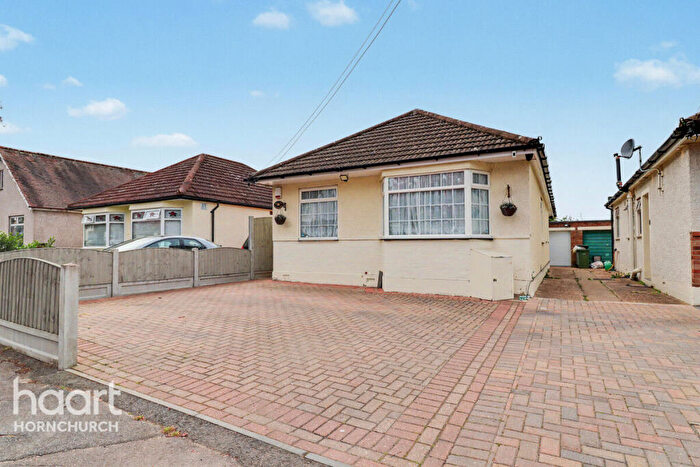 3 Bedroom Semi-Detached Bungalow To Rent In King Edward Avenue, Rainham, RM13