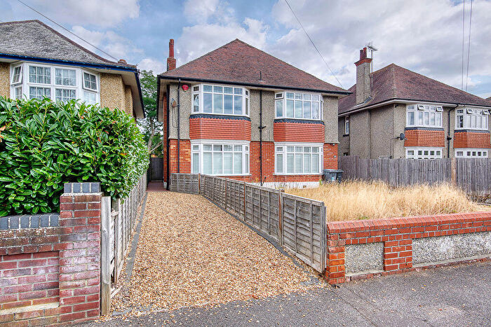 2 Bedroom Flat For Sale In Characterful Grdn Flat, Ophir Road, Bournemouth, BH8