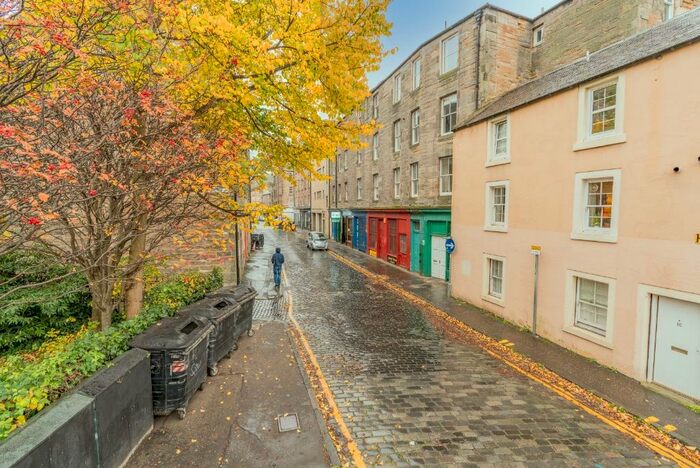 1 Bedroom Flat To Rent In West Cross Causeway, Newington, Edinburgh, EH8