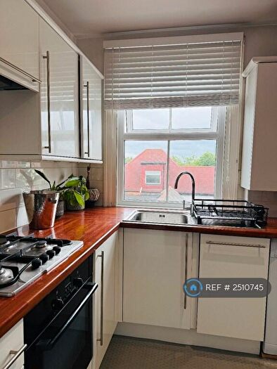1 Bedroom Flat To Rent In Evell Road, London, KT6