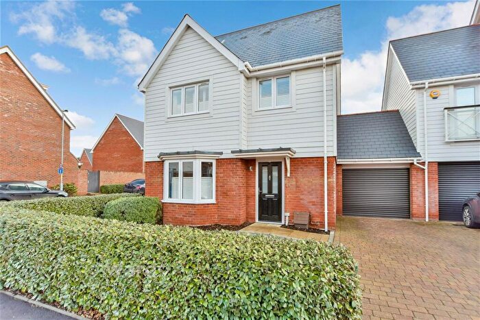 4 Bedroom Detached House For Sale In Pilgrims Close, Snodland, Kent, ME6