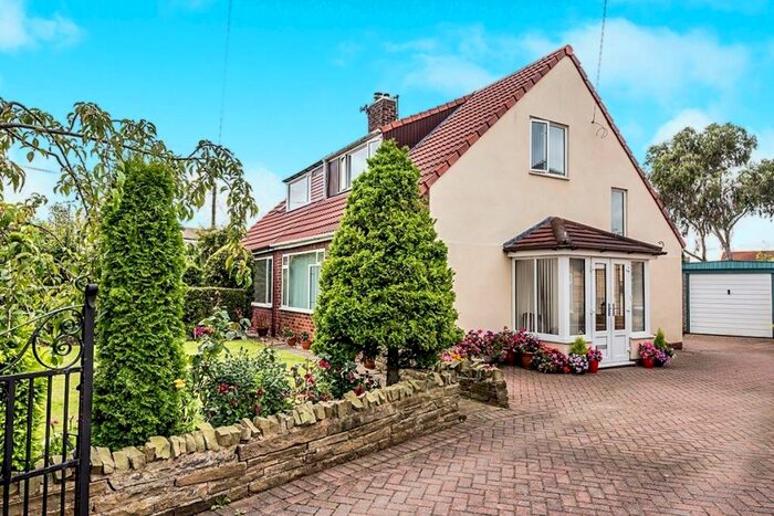 2 Bedroom Semi-Detached House To Rent In Whitecliffe Crescent, Swillington, Leeds, LS26