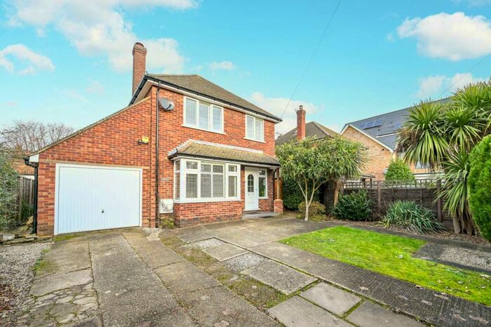 3 Bedroom Detached House To Rent In Knaphill, Woking, Knaphill, Woking, GU21