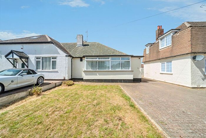 2 Bedroom Bungalow For Sale In Mayne Avenue, Luton, Bedfordshire, LU4