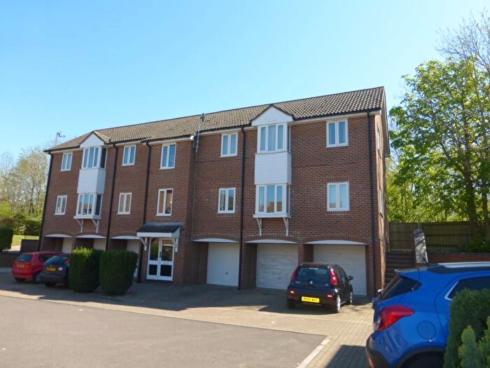 2 Bedroom Flat To Rent In Fordingbridge, Hampshire, SP6