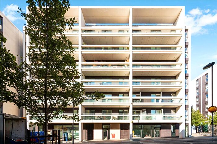 2 Bedroom Apartment For Sale In York Way, London, N7