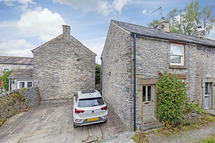 2 Bedroom Semi-Detached House For Sale In Edge View, Litton, SK17