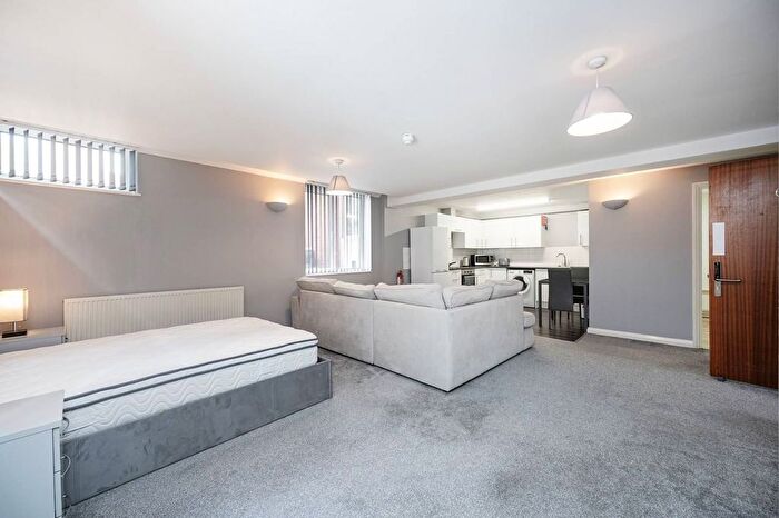 Studio To Rent In Whitechapel Road, Whitechapel, London, E1