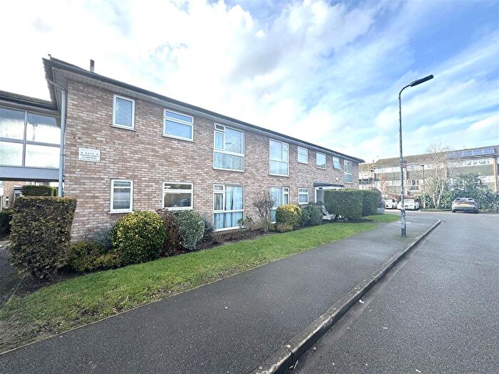 2 Bedroom Flat To Rent In Nigel Close, Northolt, UB5