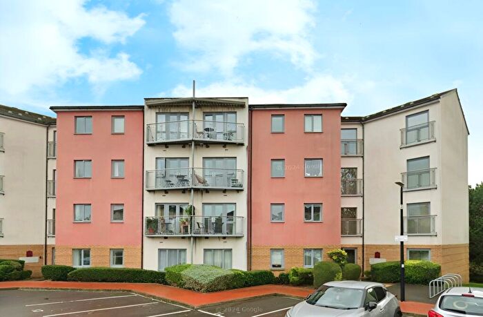 2 Bedroom House To Rent In Rhodfa'r Gwagenni, Barry, CF63
