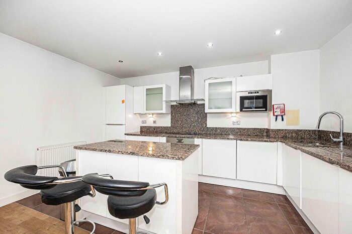 2 Bedroom Duplex To Rent In Western Gateway, Adriatic Apartments, E16