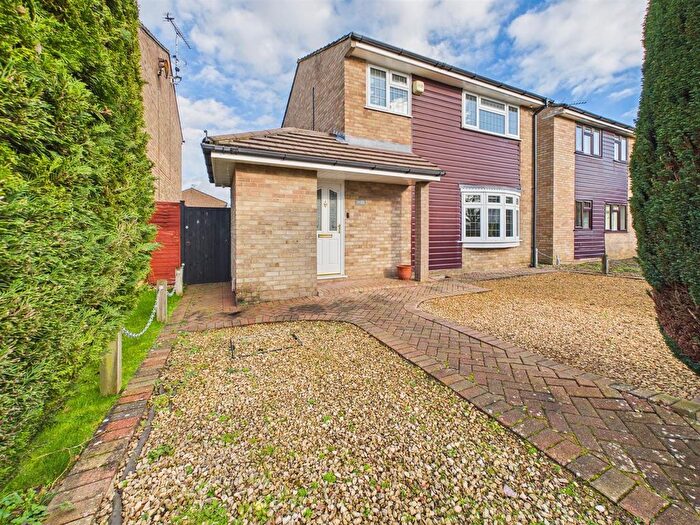 3 Bedroom Detached House For Sale In Little Heath Road, Tilehurst, Reading, RG31