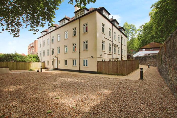 2 Bedroom Apartment To Rent In Champion Court - Old Market, BS2