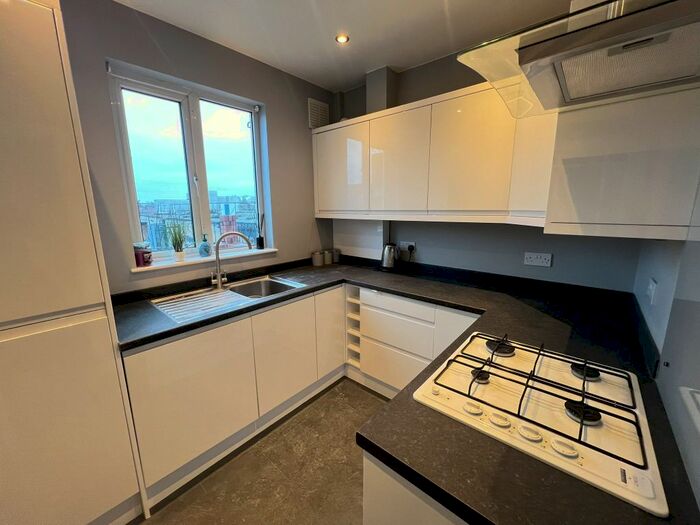 3 Bedroom Maisonette To Rent In High Street, Waltham Cross, EN8