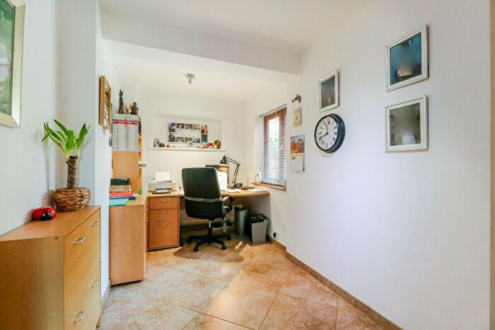 5 Bedroom Detached House For Sale In High Road, Broxbourne, Hertfordshire, EN10