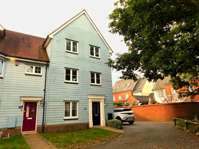 4 Bedroom Semi-Detached House To Rent In Cambie Crescent, Colchester, CO4